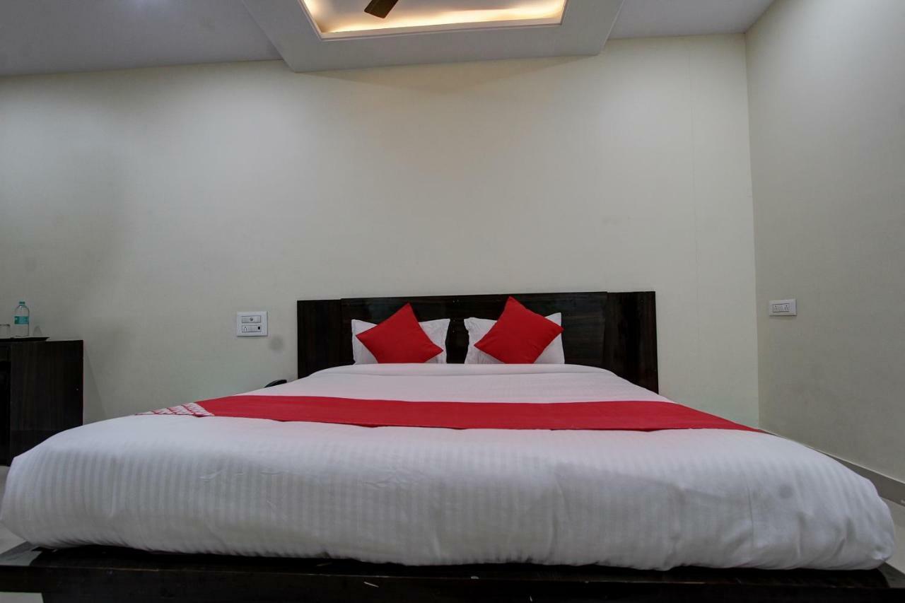 Collection O 38566 Mk Hotel And Lodge Gulbarga Ngoại thất bức ảnh